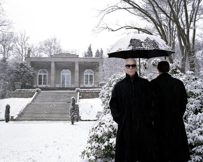 Karl review – straightforward tribute tells inside story of fashion world’s great eccentric Karl Lagerfeld