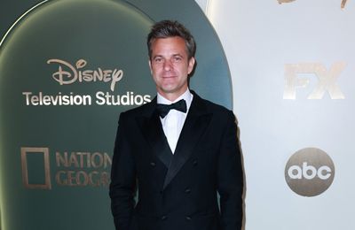 Joshua Jackson fights tears during James Van Der Beek tribute