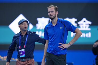 Daniil Medvedev disqualified against Novak Djokovic after controversial fan incident