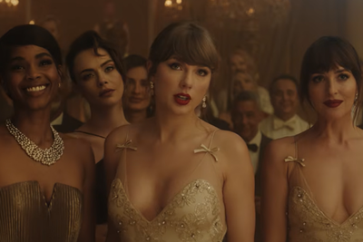 Taylor Swift Fans Spot Too Many Coincidences After 'That's What Friends Are For' Appears Three Times
