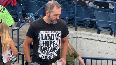 Jack Smith defends his Trump investigations in a Senate hearing. Then he attends a Maryland concert and people notice what is on his shirt: ‘No Kings’