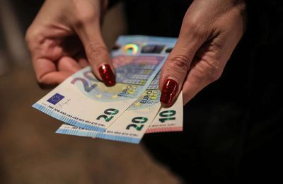 Euro faces political, fiscal reckoning as it hovers near 17-month low