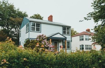 Your Old House Costs $10,000 a Year to Maintain — Is “No Mortgage” Still Cheap?