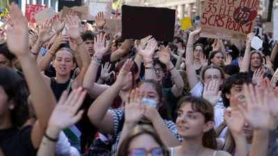 Hundreds of thousands demand more resources for education at French protests