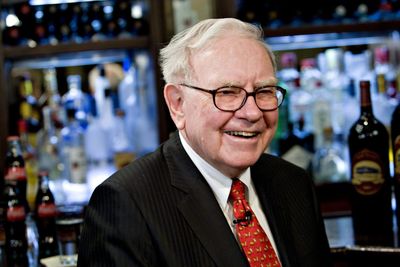 Retired Warren Buffett now spends his evenings glued to YouTube—watching Glenn Close clips, 1950s commercials, and Uzbekistani talent shows