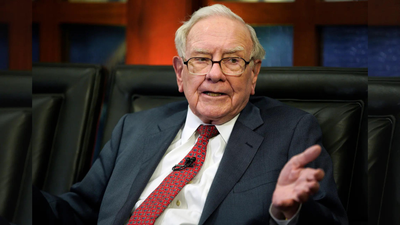 Warren Buffett’s S&P 500 investment advice: How $400 a month in this fund may grow to $820,000 in 30 years