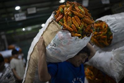 Peru Says 3.4% Economic Growth Holds in 2026 Despite El Niño. Remittances Tell a Different Story.