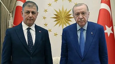 İzmir's centre-left mayor joins Erdoğan's AK Party, shocking Turkish opposition