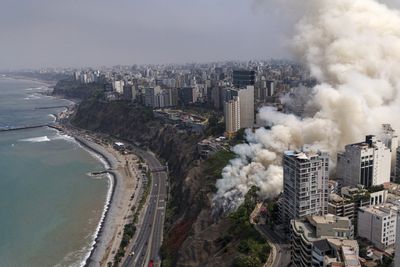 Lima's Costa Verde Faces New Safety Concerns After Fire Exposes Deteriorating Cliff Barriers