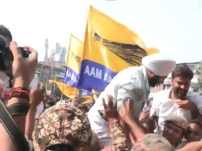 AAP protests outside Delhi CEO office over SIR, seeks CEC Gyanesh Kumar's resignation