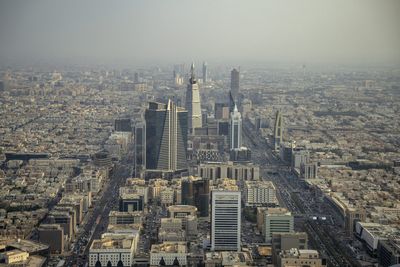 Saudi’s economic transformation collides with war and falling FDI