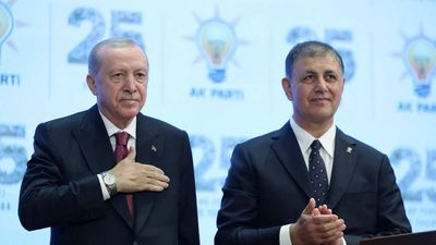 Turkish opposition stronghold falls in Erdogan's hands as Izmir mayor defects