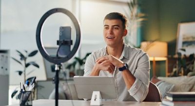 7 Questions Men Should Ask Before Trusting a Financial Tip From Social Media