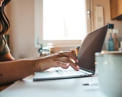 Mumsnet denies using AI for content after prompt appears on message board