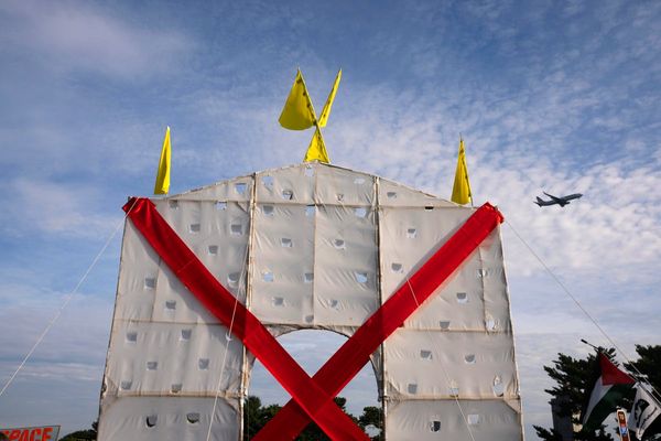 Flight attendants' union flags safety concerns over Trump's Washington arch