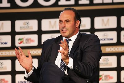 Former Tottenham defender to challenge Infantino for Fifa presidency next year