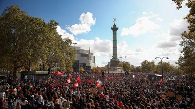 French students return to streets despite government bid to ease crisis