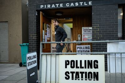 What time is the Holborn and St Pancras by-election announced?
