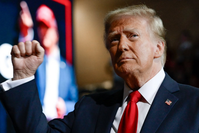 Trump Issues Chilling Warning to Hillary Clinton, Obama and Biden, Claims He Can 'Do Whatever I Want'