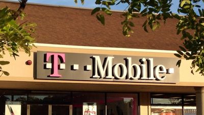 Doula goes to T-Mobile and is allegedly asked why wives hate their husbands: ‘the baby just illuminates that’