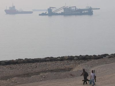Attack risks rise for tankers as Iran vows to block more Hormuz routes