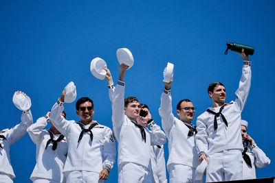 Thousands turn out to welcome weary USS Lincoln sailors after grueling deployment