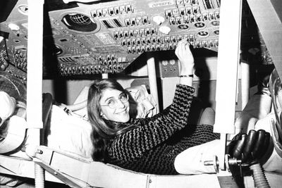 Margaret Hamilton, who led a software team for NASA's Apollo program, dies at 90
