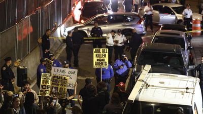 New York mayor to ask Trump for ICE withdrawal after agents shoot man in car with child