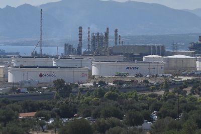 2 workers seriously injured in an explosion at oil refinery near Athens, officials say
