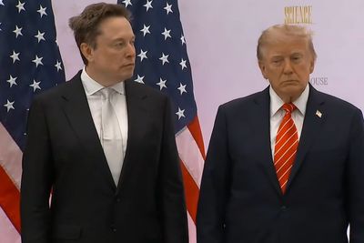 Elon Musk Roasted for 'Not Being Able To Afford Barber' as Awkward Clips With Donald Trump Emerge