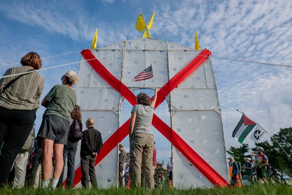 Virginia county sues to stop Trump from building his beloved triumphal arch