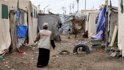 Hunger and disease spread in Yemen as Houthi and government forces clash