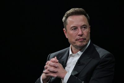 Elon Musk just lost his trillionaire status again after three days—but he says 'it’s not like it’s sitting in a bank account' anyway