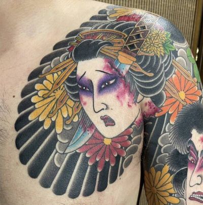 刺青爆笑片！極道妻臀部山水圖大走鐘 師傅「這句話」惹火角頭結局曝