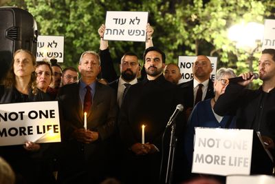 NYC Mayor Mamdani Called a "Traitor" by Pro-Palestinian Protesters at Jewish Peace Vigil — What He Did Next