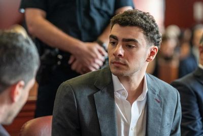 Prosecutors oppose Luigi Mangione’s push for dismissal of state charges