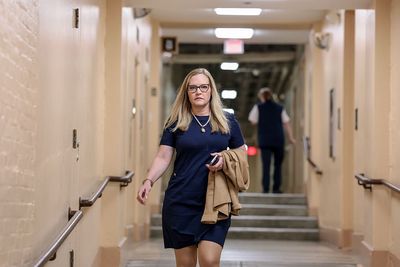 Houchin looks to push kids social media ban in lame duck