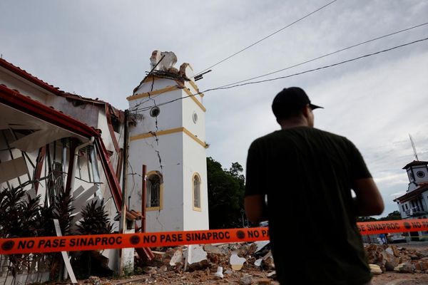 Powerful 7.7-magnitude earthquake strikes Panama and triggers panic in capital