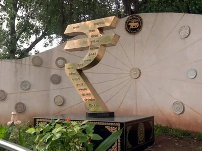 RBI moves to support rupee at 96.78, cracks down on forex derivatives