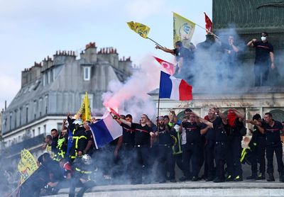 France’s dilemma: protesters demand spending as markets require fiscal restraint