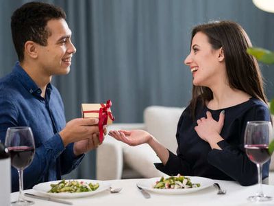 9 First Date Moments That Instantly Change Everything