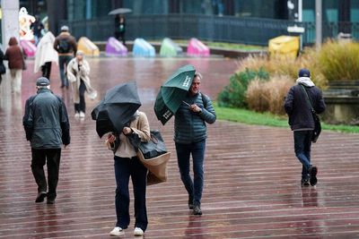 Met Office predicts mix of sunshine, gales and heavy rain in the coming days