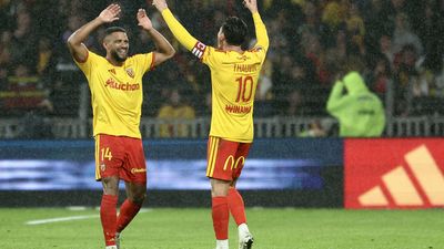 Lens see off Lyon as Ligue 1 season resumes after international break