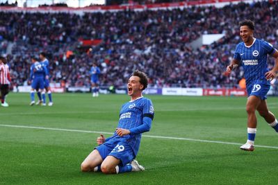 10-man Brighton overcome Sunderland to maintain exceptional start to season