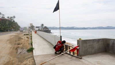 Hurricane Simon intensifies into category 4 storm near Mexico