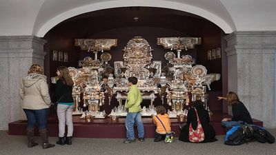 Janitor’s Visionary Throne: scrap shrine becomes Smithsonian landmark; hidden garage revealed