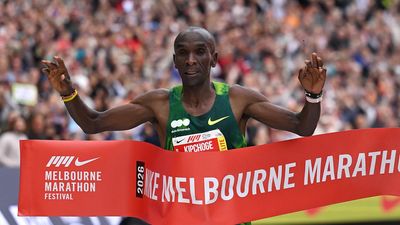 'Four-in-one': Kipchoge sets Melbourne race record