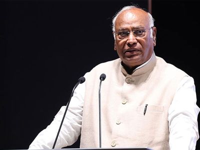 Congress asks all MPs to remain in Delhi on Monday as Rahul Gandhi announces INDIA bloc protest