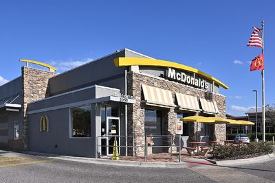 McDonald's Franchisees May Push To Cut $800,000 NEXT Upgrade Costs by 20-40%, Analyst Says Amid Debt Fears