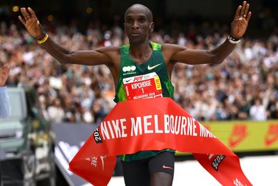 Eliud Kipchoge wins first marathon in three years with record-breaking Melbourne run